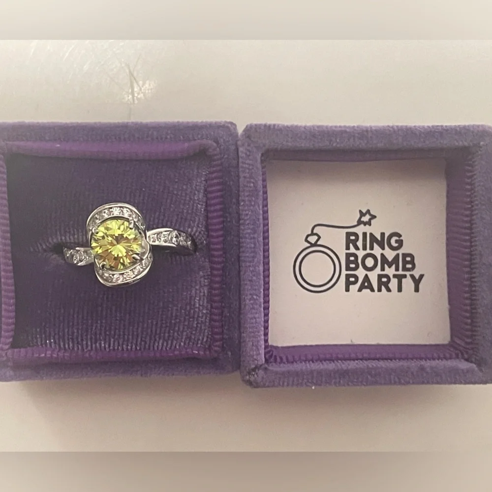Ring Bomb Party RBP Lime Peridot Sz8 NWOT - Picture 3 of 3